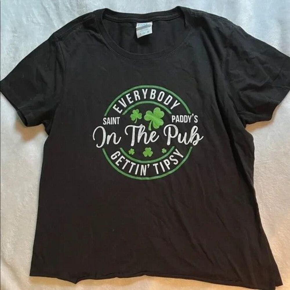 Saint Paddy's Irish Everybody Gettin’ Tipsy In The Pub Graphic Tee (Ladies S)